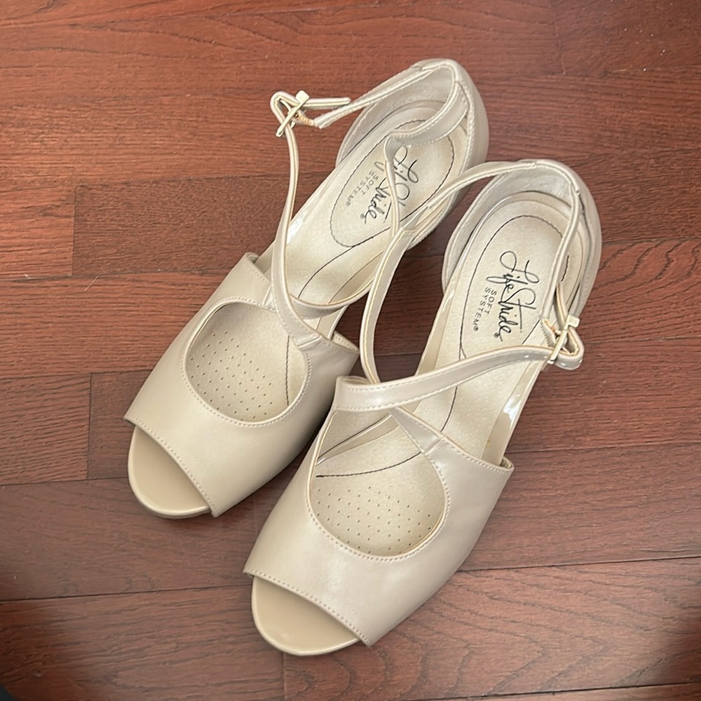 Women’s Life Stride Nude Heels